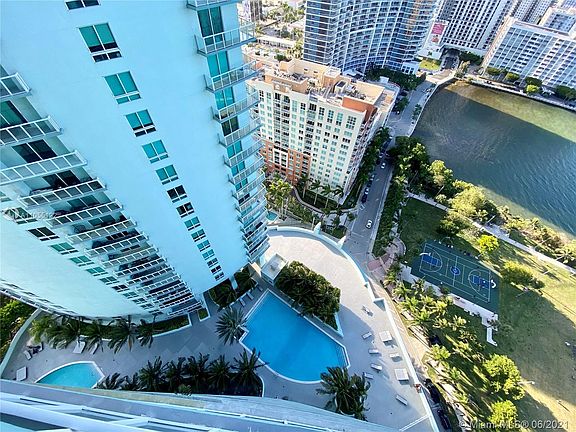 3rd image of 1900 N Bayshore Dr APT 2906