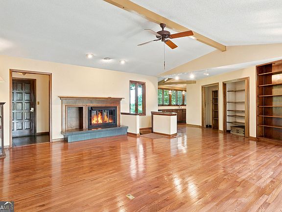 3rd image of 214 Ponderosa Ln