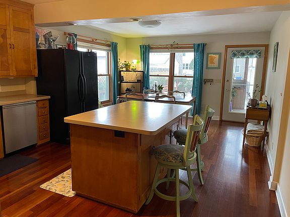 3rd image of 2327 McKinley St NE