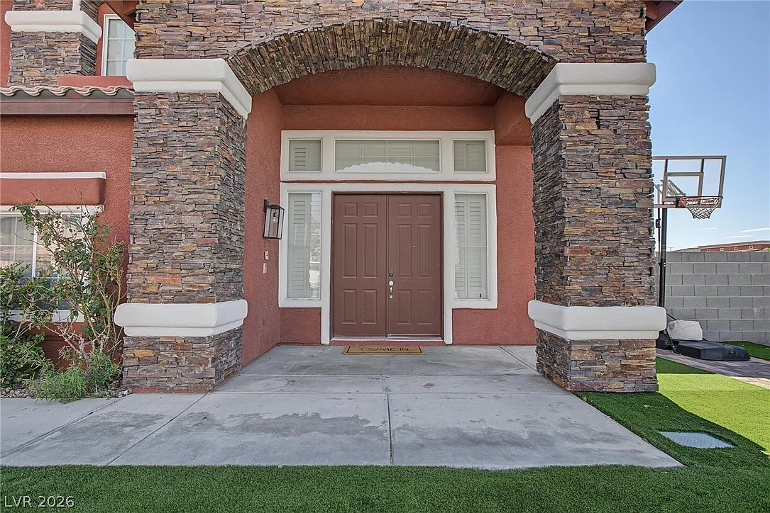 5 bed, 4.5 bath, 4258 sqft, $4,000 — Photo 3