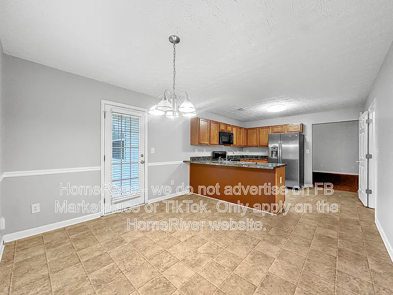 4 bed, 2.0 bath, 2400 sqft, $2,175 — Photo 4