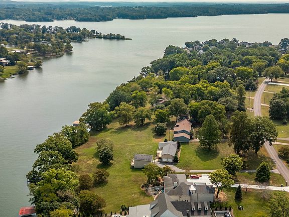 4th image of 135 Bay Dr