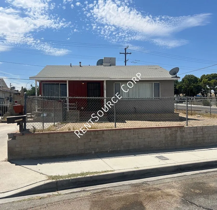 2 Bed, 1 Bath Duplex for Rent in Barstow — Photo 2