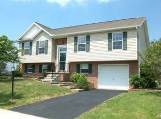 11 Dakota Dr, Hanover, PA 17331