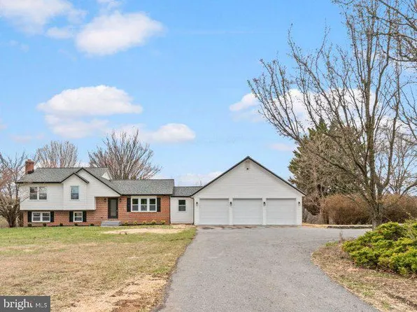 3174 Cardinal Dr, Westminster, MD 21157
