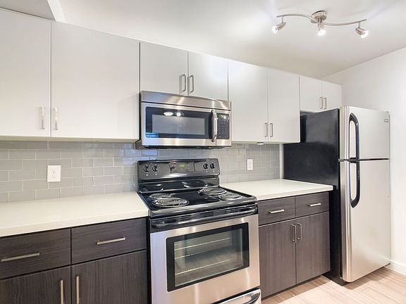 2nd image of 67 E Roanoke Ave #2B-1Ba-680Sqft