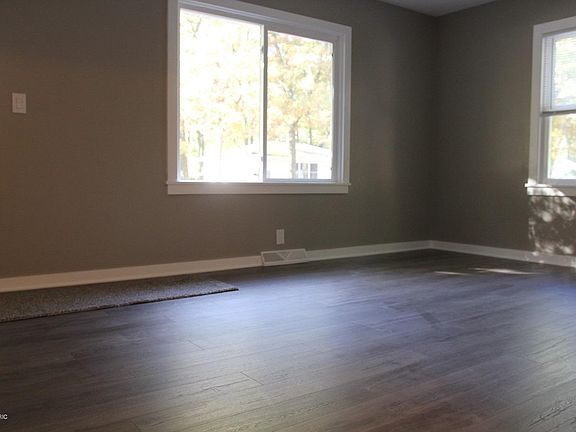3rd image of 1364 Langeland Ave