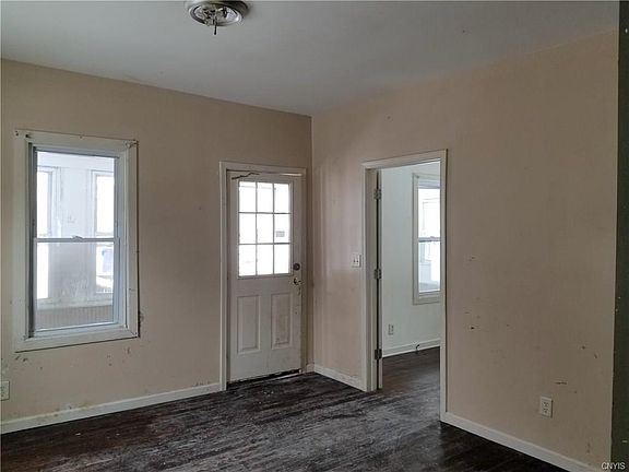 3rd image of 24 Pine St