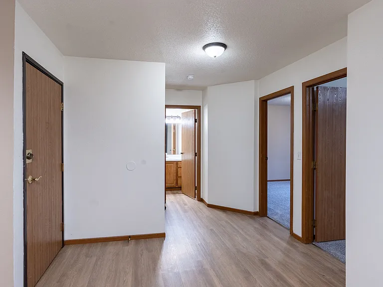 Fargo, ND Briar Pointe Apartments | 21A | Entry
