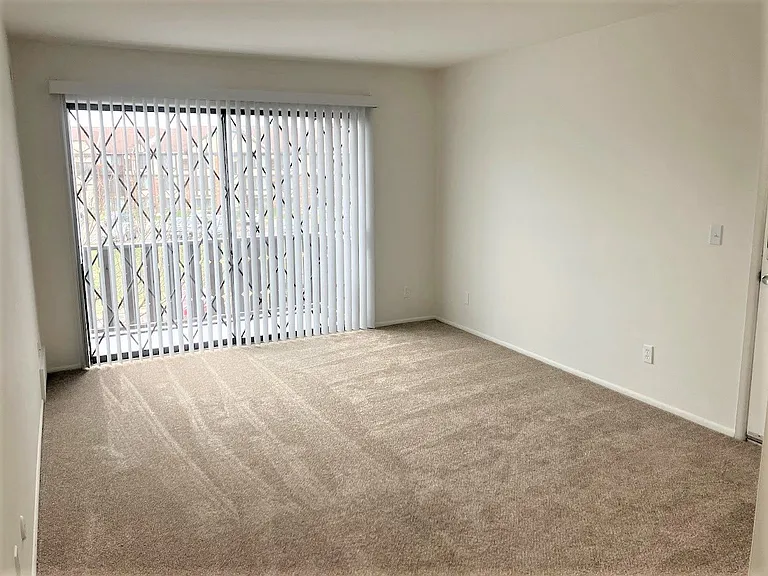 Charter Oaks Apartments — Photo 68