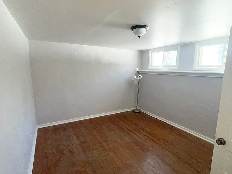 426 E Prospect Rd — Photo 9