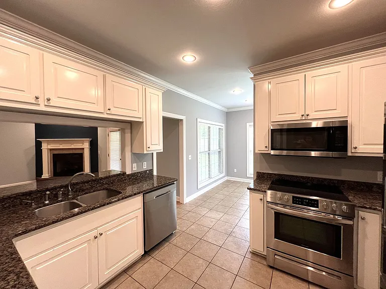 123 W Edgewood Dr — Photo 2