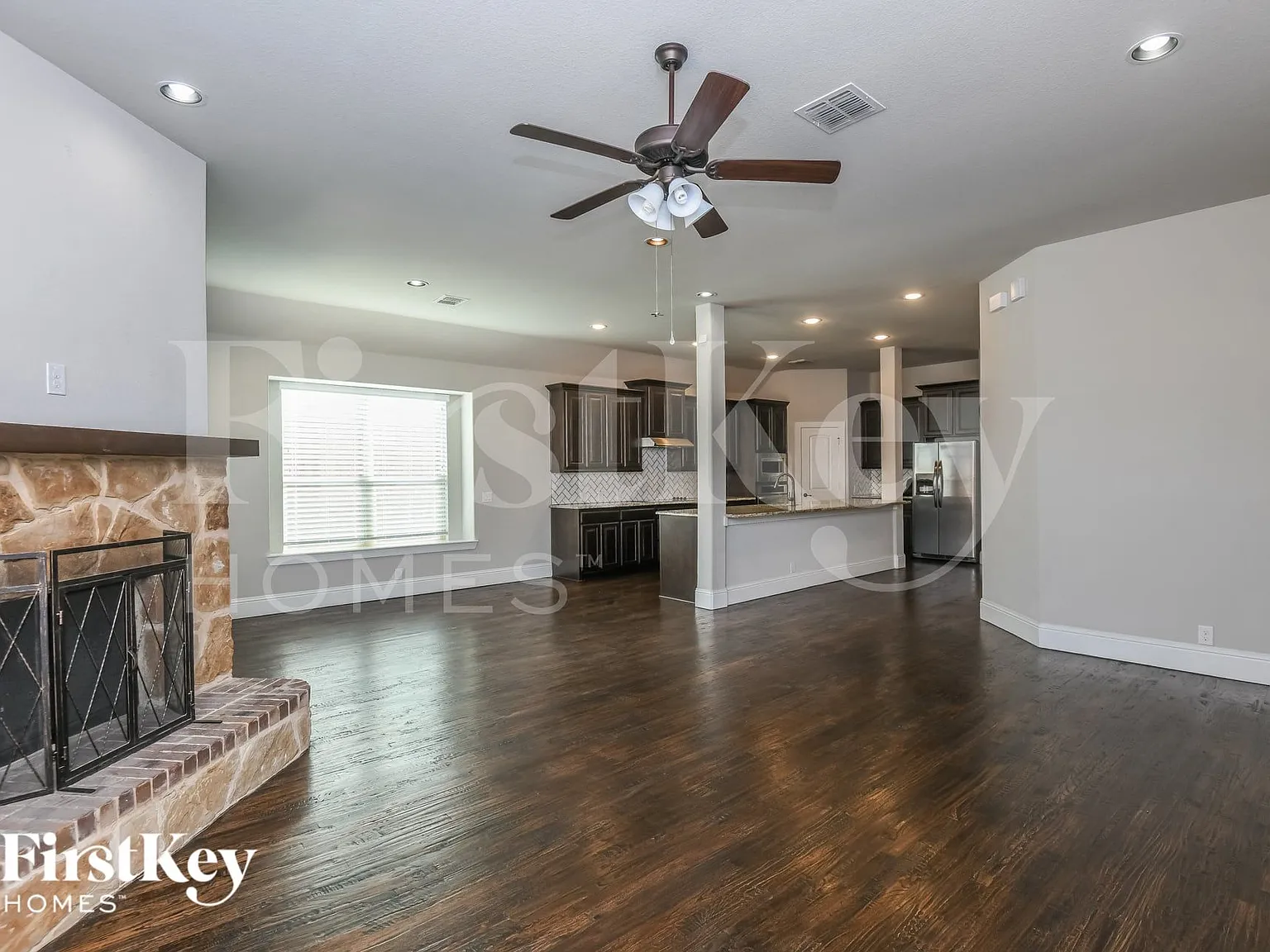 3 bed, 2.0 bath, 2108 sqft, $3,280 — Photo 4