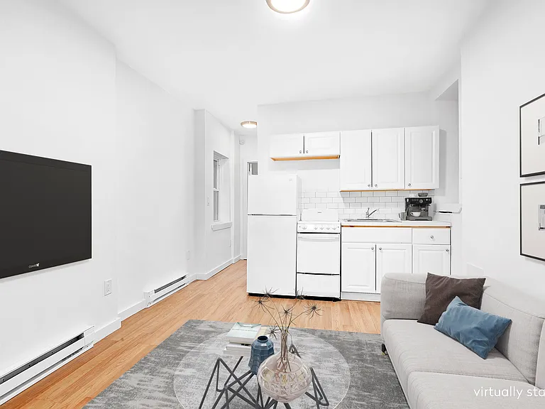 412 E 9th St #8 — Photo 1