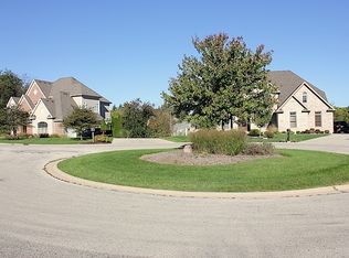 3104 Hawthorn Hills Ln, Carpentersville, IL 60110