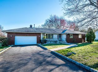 5 Hemlock Dr, Edison, NJ 08820
