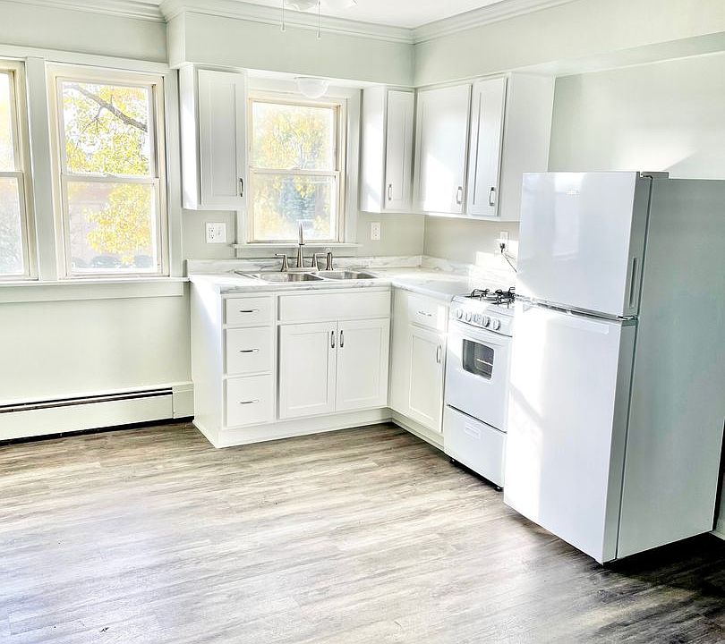 1st image of 2084 W 4th St #9