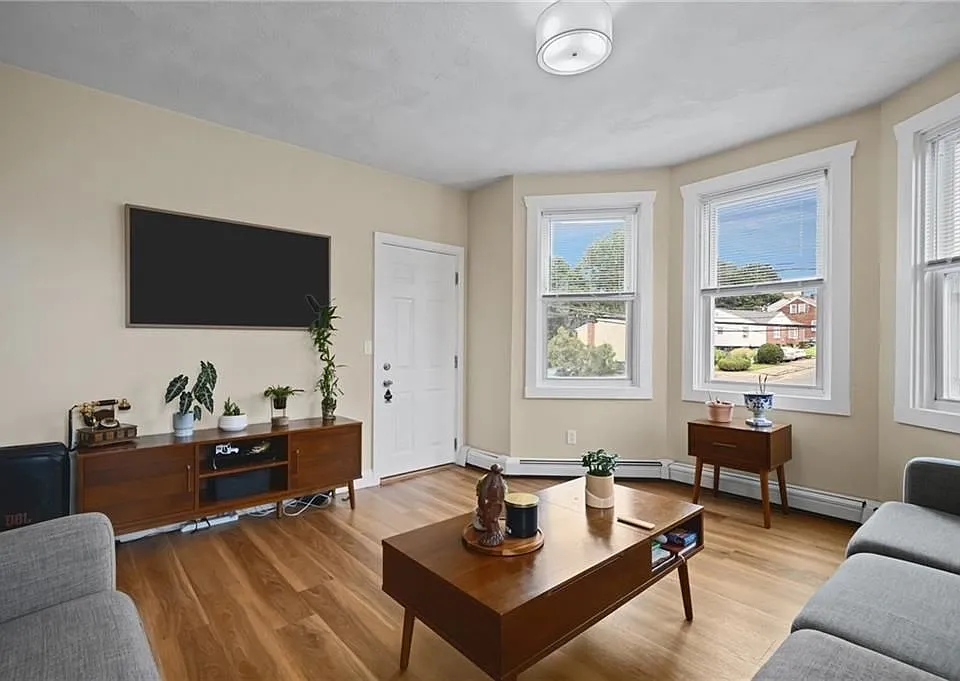 81 Ledge St #2