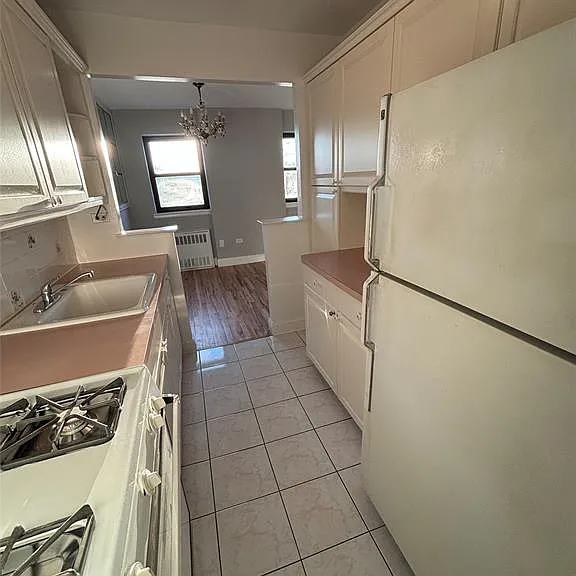 4200 Herkimer Pl #6E — Photo 8