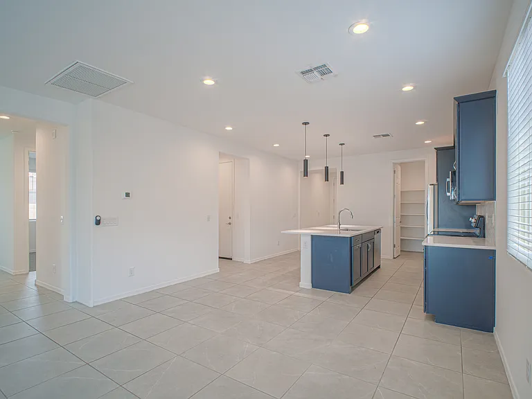 1793 N Westfall Ln — Photo 13