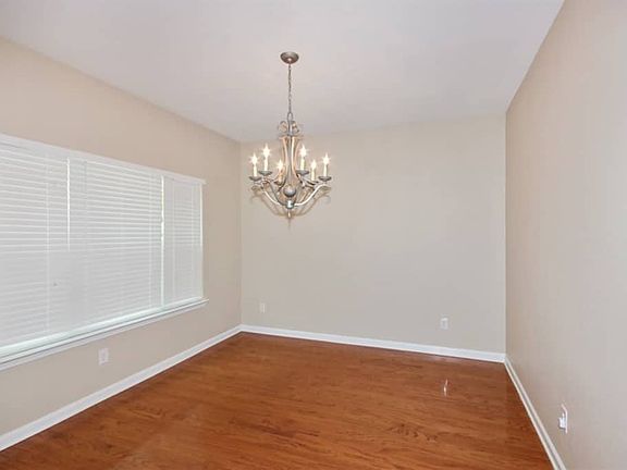 5th image of 211 Wellbrook Ct NE