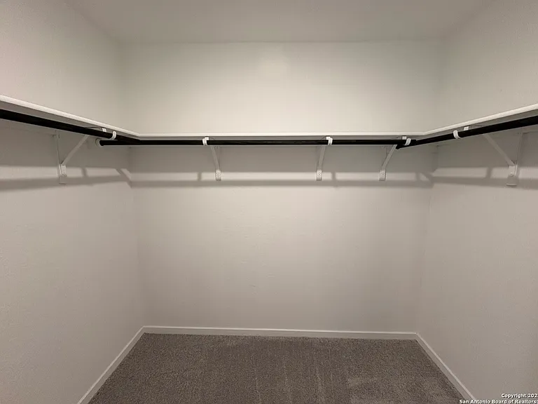 2450 Legend Hl — Photo 10