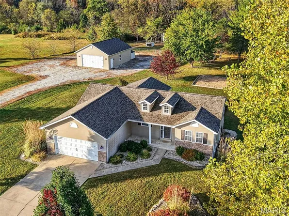 320 Cheryl Ct, Hawk Point, MO 63349