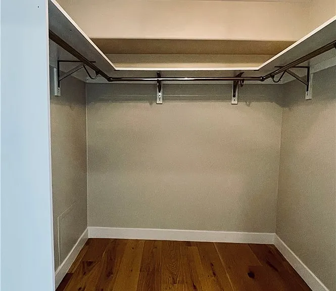 2183 Argyle Ave — Photo 12