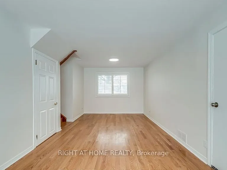 49 Rayne Ave — Photo 16