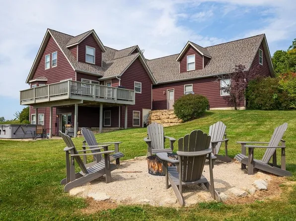 1 Eagle Ln, Galena, IL 61036