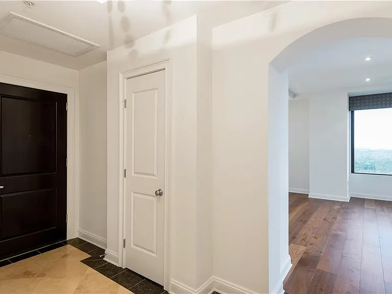 2828 Peachtree Rd NE #1903 — Photo 3