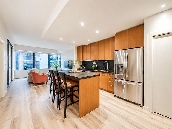 4th image of 1333 Georgia St W #915