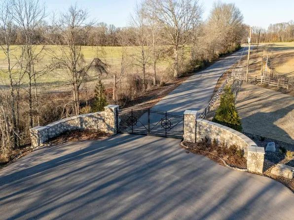 100 River Run, Savannah, TN 38372
