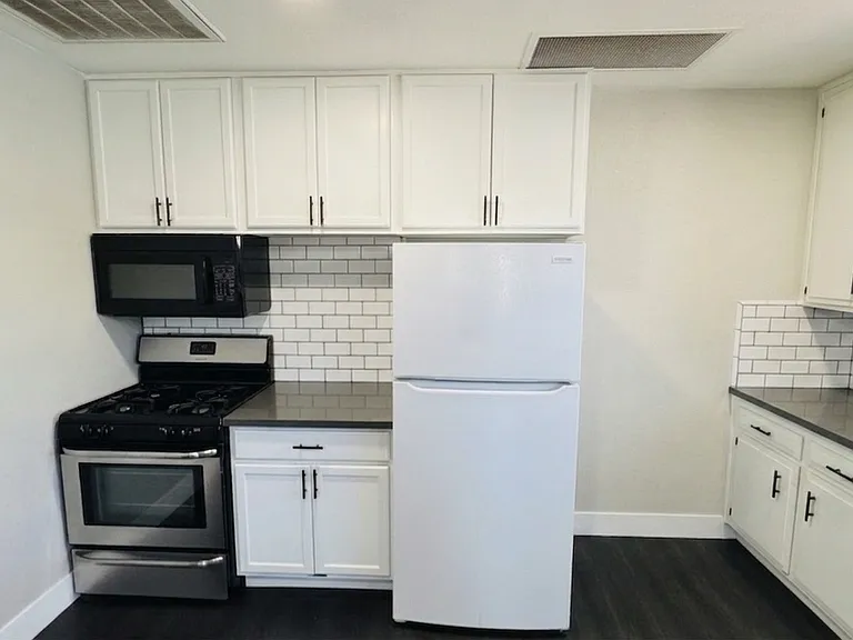 145 N Powers Ave — Photo 2