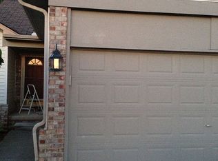 52042 Hickory Dr, Chesterfield, MI 48047