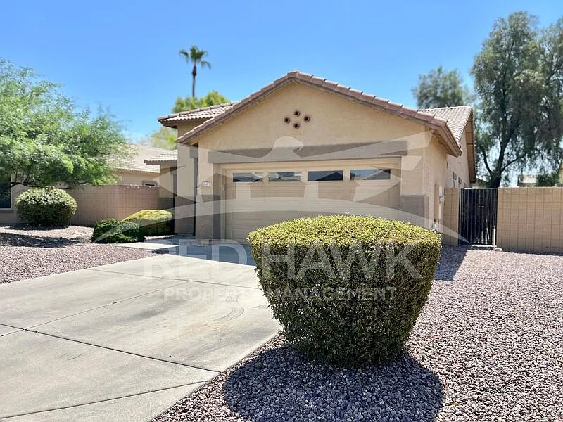 4 bed, 2.0 bath, 1656 sqft, $2,095 — Photo 3