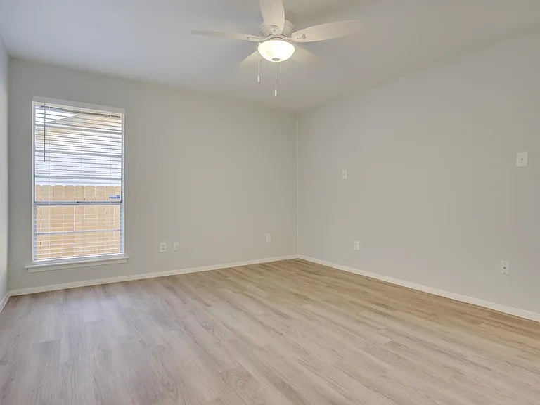 2104 Magazine St — Photo 15