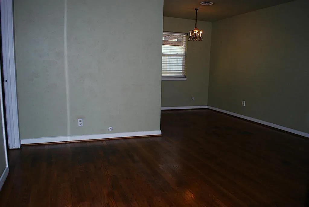 4 bed, 2.0 bath, 1294 sqft, $1,900 — Photo 4
