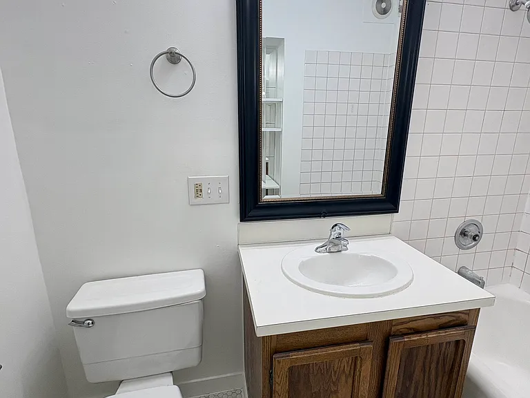 325 Summit Ave E #12 — Photo 19