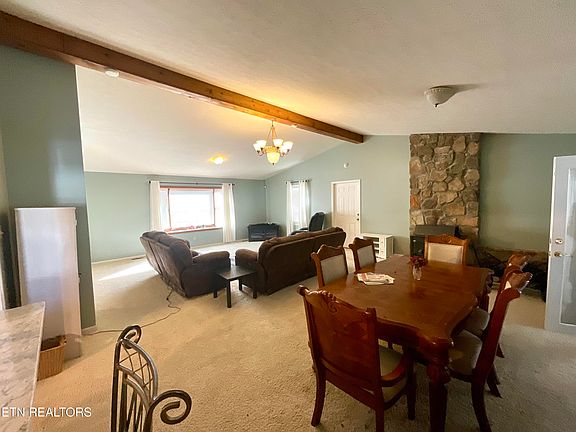 5th image of 627 E Copeland Dr