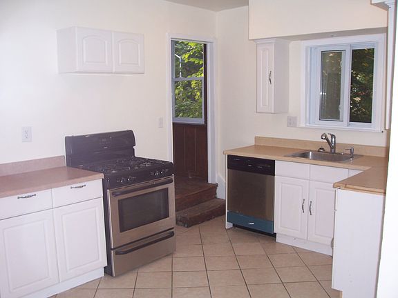 Renovated Eat-in-Kitchen