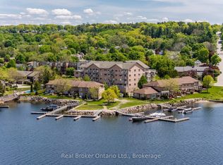 4 Beck Blvd #302, Penetanguishene, ON L9M 2H3