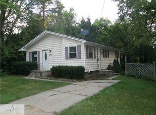 2826 Reo Rd, Lansing, MI 48911