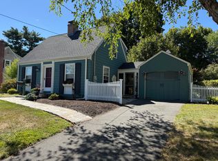 25 Foxridge Rd, West Hartford, CT 06107