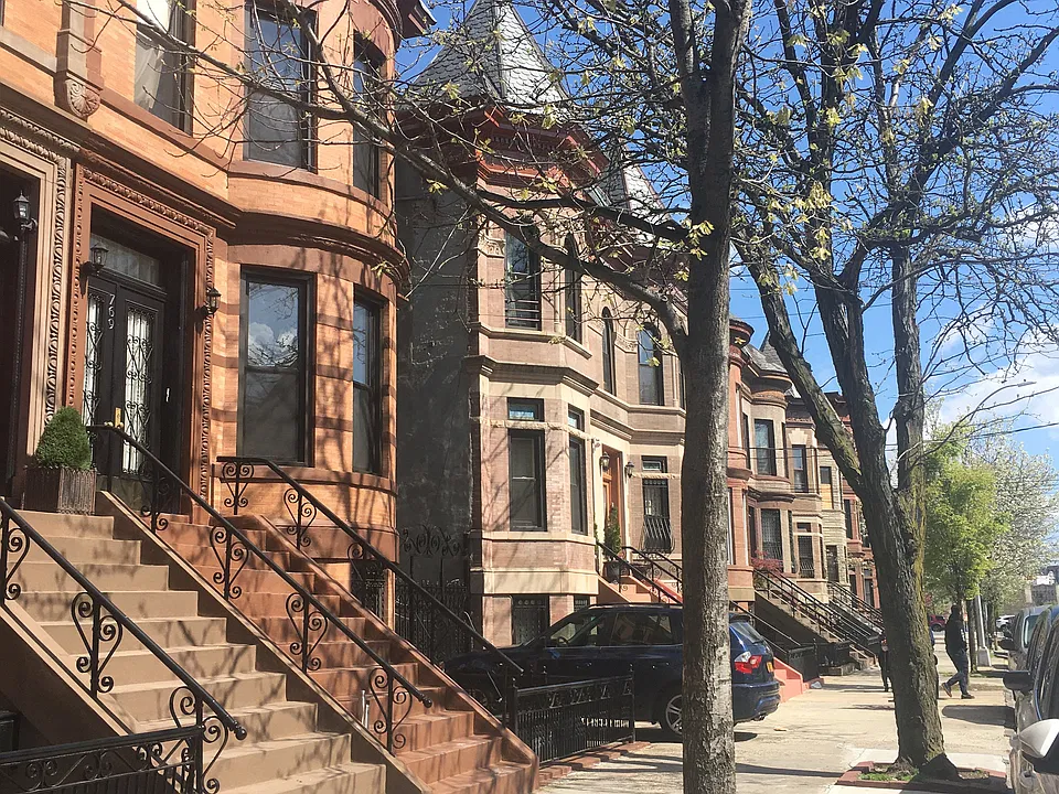 769 Dawson St
