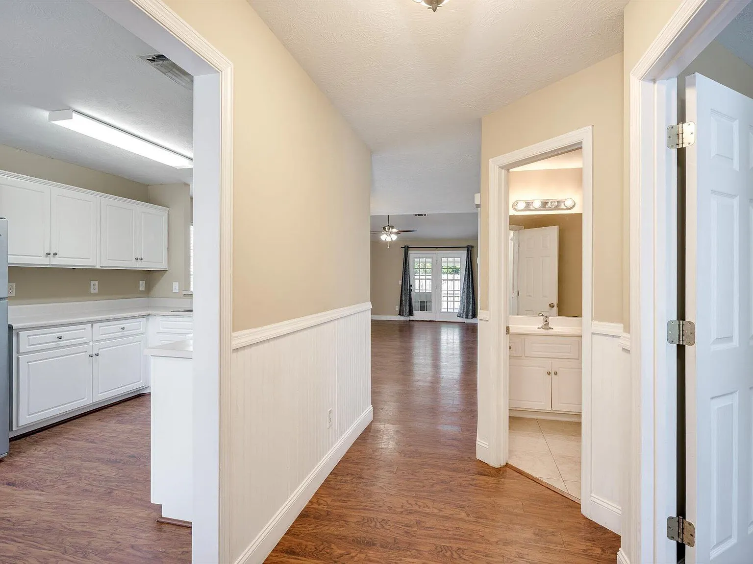 2 bed, 2.0 bath, 1096 sqft, $1,375 — Photo 3