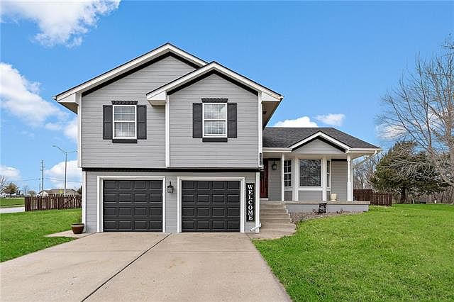 1st image of 1301 NE Burgandy Ct