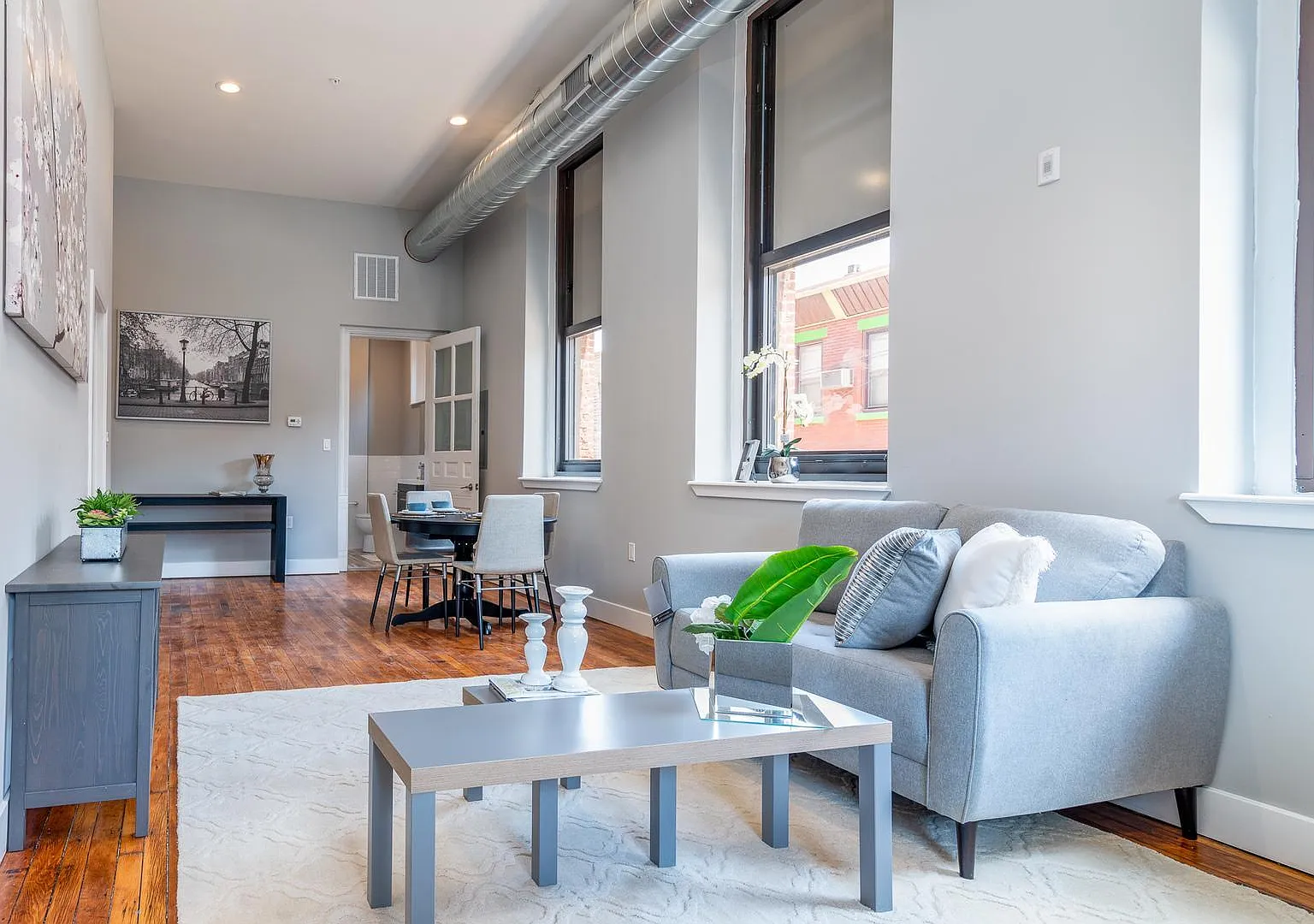 2 bed, 900 sqft, $1,825 — Photo 1