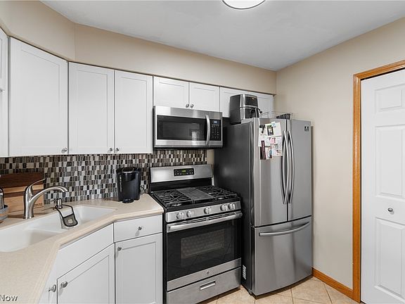 5th image of 3753 Lake Run Blvd