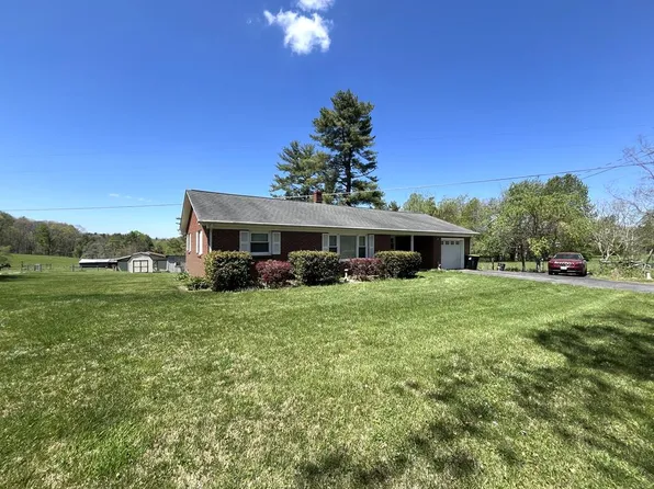 1318 Coon Ridge Rd, Hillsville, VA 24343